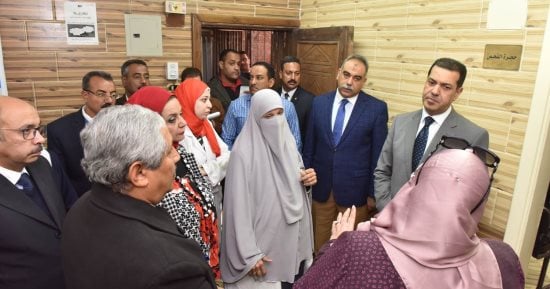فيديو وصور .. محافظ أسيوط يتفقد مركز الإرشاد الوراثى والكشف عن الإيدز