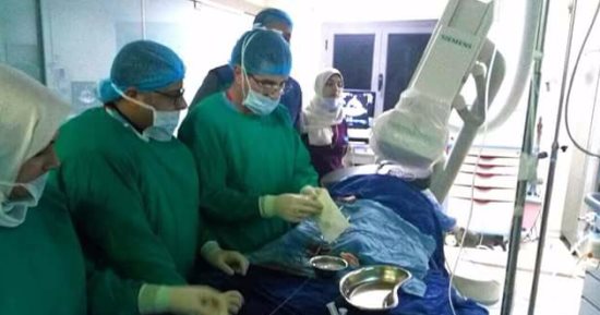 عملية نادرة لإنقاذ طفل ابتلع بطارية فى السعودية