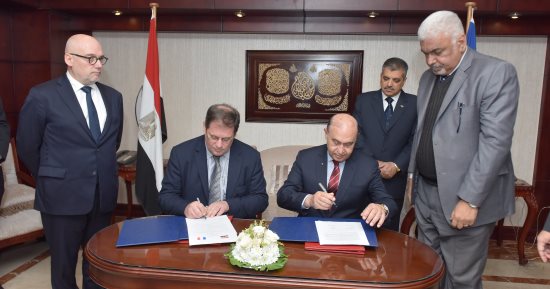 مميش يوقع مذكرة تفاهم مع شركة فرنسية لإنشاء شركة لتجميع مخلفات السفن بترولية