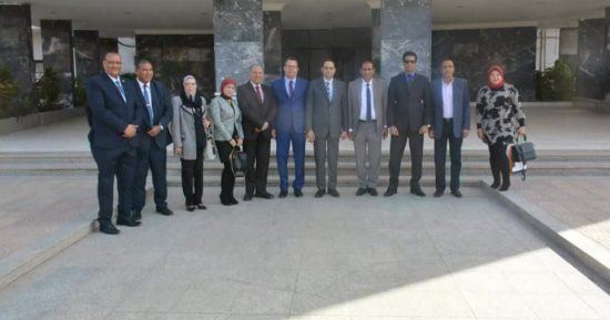 رئيس جامعة أسوان يستقبل رئيس الجهاز المركزى للتنظيم والإدارة