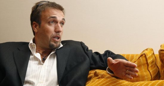 حكايات كروية.. باتيستوتا ينجو من إصابة كادت تتسبب فى بتر قدمه