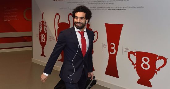 صور.. وصول محمد صلاح وأحمد حجازى إلى ملعب "أنفيلد رود"