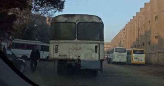 قارئ يرصد أتوبيس متهالك ينقل الموظفين بشبرا مصر ويحذر من كارثة