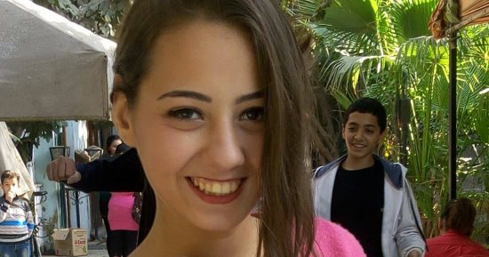 صور.. "مارينا برزى" تبدع فى رسوم الكارتون بألوان الخشب والزيت