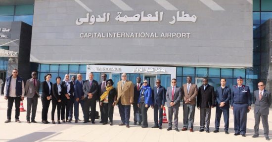 القابضة للمطارت تنظم جولة تفقدية لوزيرة طيران غانا بمطار العاصمة.. صور