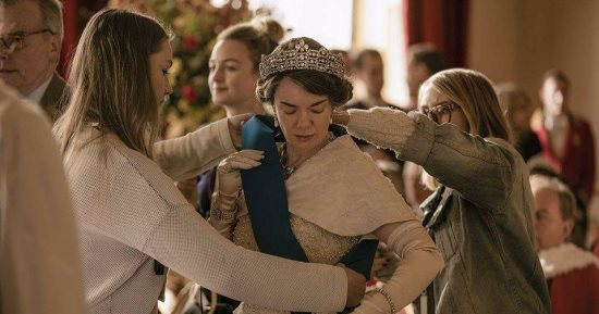 شاهد صورا لن تراها من قبل بكواليس مسلسل the crown