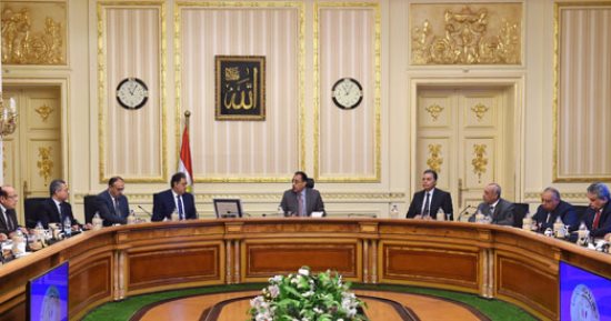 القائم بأعمال رئيس الوزراء يتابع مشروعات قطاعى الصحة والنقل (صور)