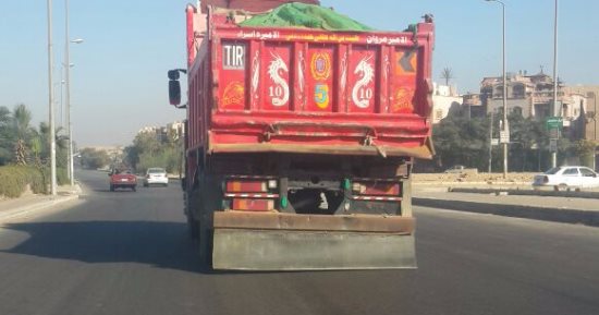 قارئ يرصد سيارة نقل بدون لوحات معدنية وتسير بسرعة جنونية بالتجمع الأول