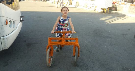 صور.. أشرقت أصغر مخترعة بالزقازيق تبتكر باور بنك بالطاقة الضوئية