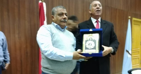 محافظ البحر الأحمر يكرم رئيس لجنة الإسكان بمجلس النواب.. صور