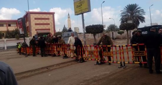 بالصور.. تشديدات أمنية حول محيط استاد غزل المحلة قبل مباراة طنطا والأهلي