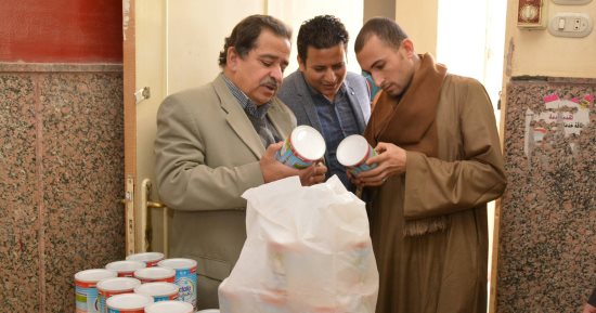 محافظ سوهاج : صرف 30 عبوة لبن أطفال للتوائم الستة من دار الرعاية
