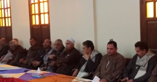 النائب سعد الجمال يناقش مع أهالى دائرة الصف مشاكل الصرف الصحى