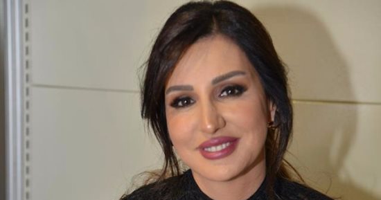صور.. توقيع رواية حتى آخر العشق للبنانية منال الربيعى