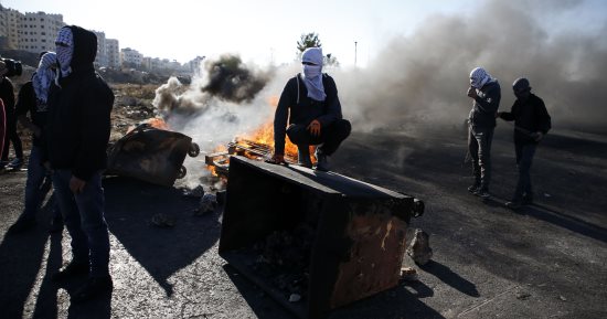 إصابة شاب فلسطينى برصاص مستوطن إسرائيلى شرق الخليل