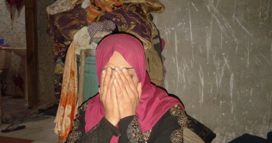 صور.. أم العيال تحتاج 5 آلاف جنيه لإيقاف النزيف وكشك تربى منه أطفالها