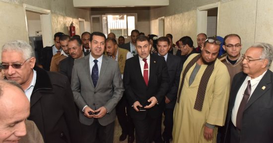 محافظ أسيوط يشهد انطلاق قافلة تنموية متكاملة بقرية ريفا بالتعاون مع الجامعة