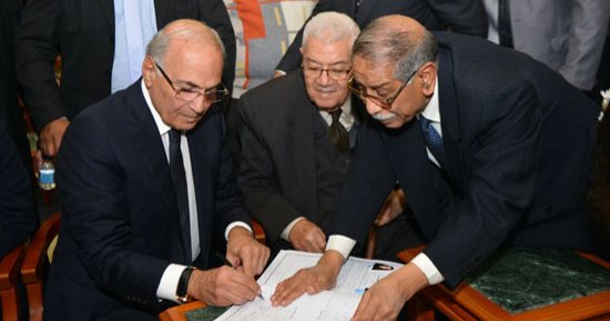 صور .."شفيق " يمارس حياته بشكل طبيعى ويرد على الشائعات بحضوره عقد قران