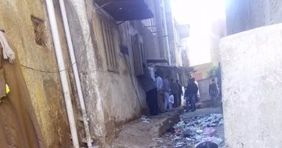 صور.. شكوى من طفح المجارى أمام وحدة تراخيص المرور بالباجور فى المنوفية