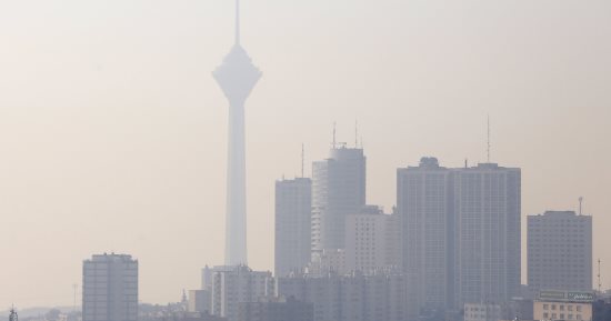 إغلاق مدارس فى طهران وعدة مدن إيرانية بسبب تلوث الهواء (صور)