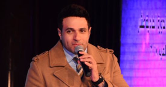 محمد نور يشعل حفل تتويج ملكة جمال العرب بأغنية "أول مرة"