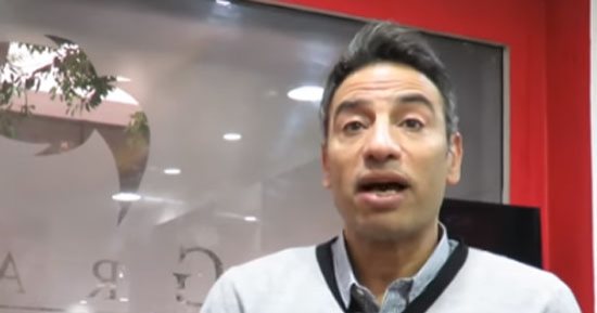أصلع وعاوز تبقى جذاب؟.. شوف الفيديو ده 