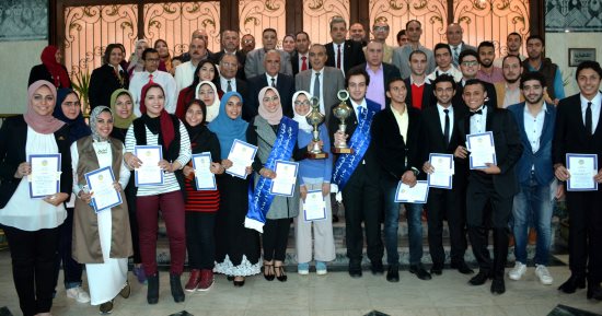 كلية الطب تحصد لقب الطالب والطالبة المثالية بجامعة طنطا
