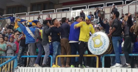 جماهير الإسماعيلى تحتفل مع اللاعبين بالفوز على الزمالك.. صور