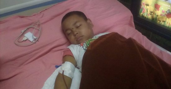 صور .. أحمد طفل مصاب بضمور فى الكليتين ويحتاج زرع  كلى بآلاف الجنيهات