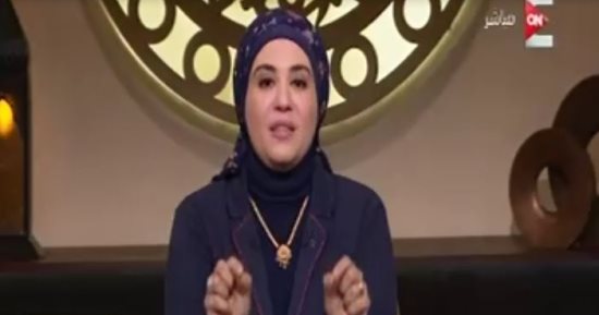 نادية عمارة: إزالة أصل الحاجبين عند النساء حرام ولكن يجوز تسويتهما