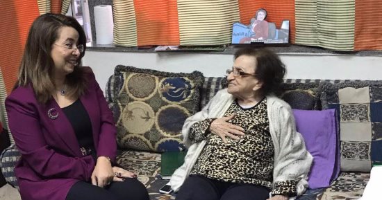 غادة والى تطمئن على الإعلامية القديرة آمال فهمى فى مستشفى المعادى 