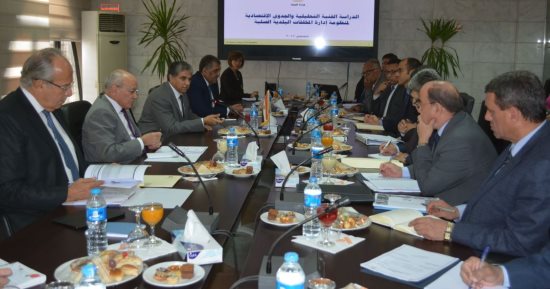 وزير البيئة يناقش تنفيذ منظومة إدارة المخلفات الصلبة فى مصر
