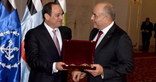 المتحدث العسكرى ينشر فيديو تكريم الرئيس السيسى للفريق محمود حجازى