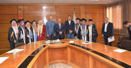 صور .. جامعة أسيوط تكرم الطالبات الماليزيات لتخرجهم من كلية طب الأسنان