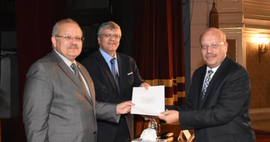 جامعة القاهرة تكرم أعضاء هيئة التدريس أصحاب البحوث المنشورة دولياً ..(صور)