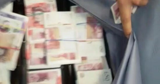 الأموال العامة تضبط تاجر عملة بحوزته 200 ألف ريال سعودى