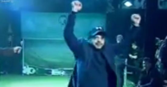 فيديو.. هنيدى يتفوق على أساطير العالم ويسجل هدفا فى مرمى الحارس الألى