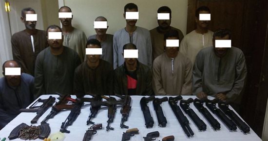 صور.. 30مدرعة تداهم قرى بأسيوط وتضبط 44قطعة سلاح و19هاربا من إعدام ومؤبد