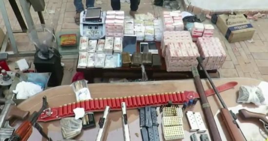 فيديو .. إحباط تهريب 3 ملايين و750 آلف قرص مخدر فى سفينة بقناة السويس