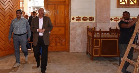 فيديو.. محافظ أسوان يوجه الدعوة لوزير الأوقاف لافتتاح مسجد "شهداء الروضة"