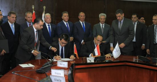 وزير النقل يوقع مذكرة تفاهم لإنشاء محطة متعددة الأغراض بميناء سفاجا