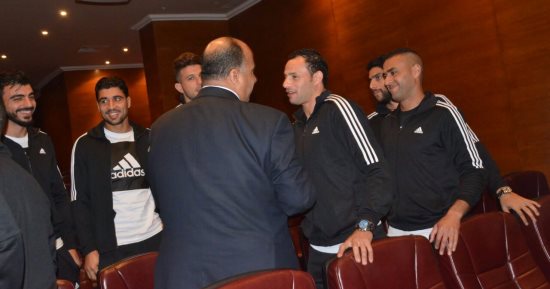 صور.. مصيلحى يطالب اللاعبين بالأداء الرجولى أمام الزمالك