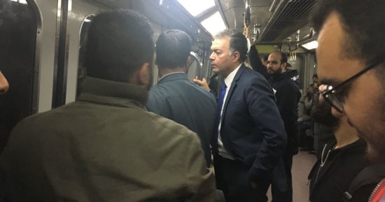 صور.. وزير النقل يتفقد المترو وسكك حديد الجيزة ويوجه بالتحقيق فى تأخر القطارات