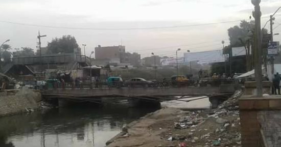 صور.. اضبط مخالفة.. التوك توك يعيق حركة المرور أمام كوبرى "ببا" فى بنى سويف