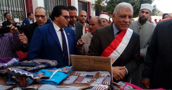 صور.. يوزع 623 حقيبة مدرسية على طلاب الوديان البدوية بمدارس أبورديس