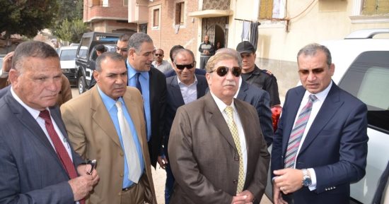 محافظ الإسماعيلية يتفقد مشروع تطوير منطقة خلف الكوكاكولا بحى ثالث