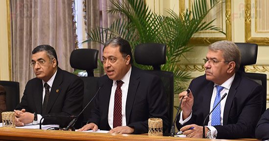 وزير المالية: الدولة تتكفل بعلاج غير القادرين والأمراض المزمنة (صور)