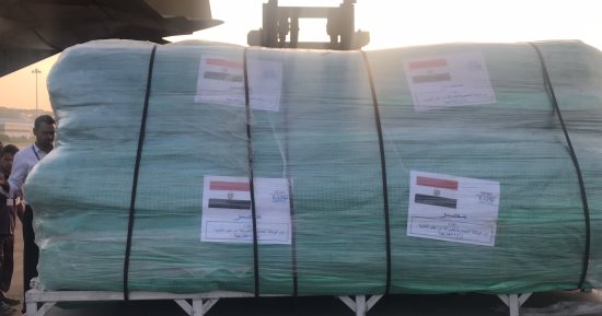 صور.. مصر تقدم 120 طنا من المساعدات الإنسانية إلى مسلمى الروهينجا