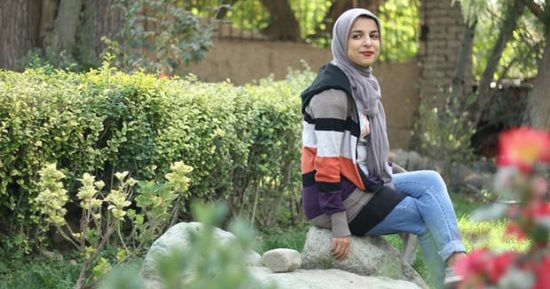 "الجارديان" تسلط الضوء على زينب موسوى الإيرانية التى تحدت تقاليد بلادها