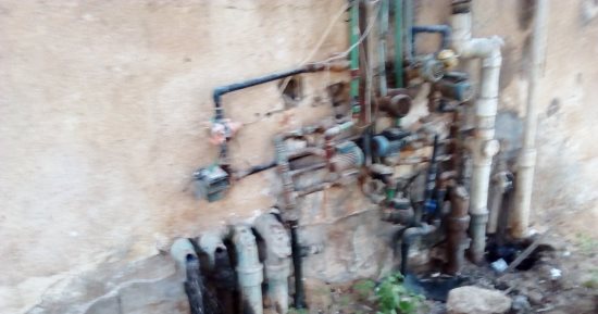 اضبط مخالفة.. مياه الصرف تغرق أحياء الداخلة بالوادى الجديد.. صور